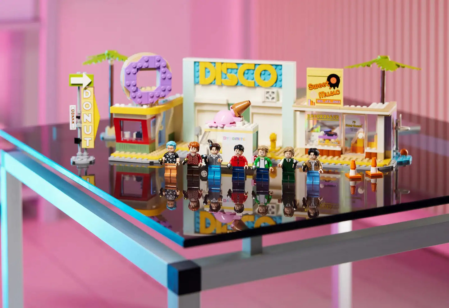 LEGO Ideas - BTS Dynamite - #21339 (RETIRED)