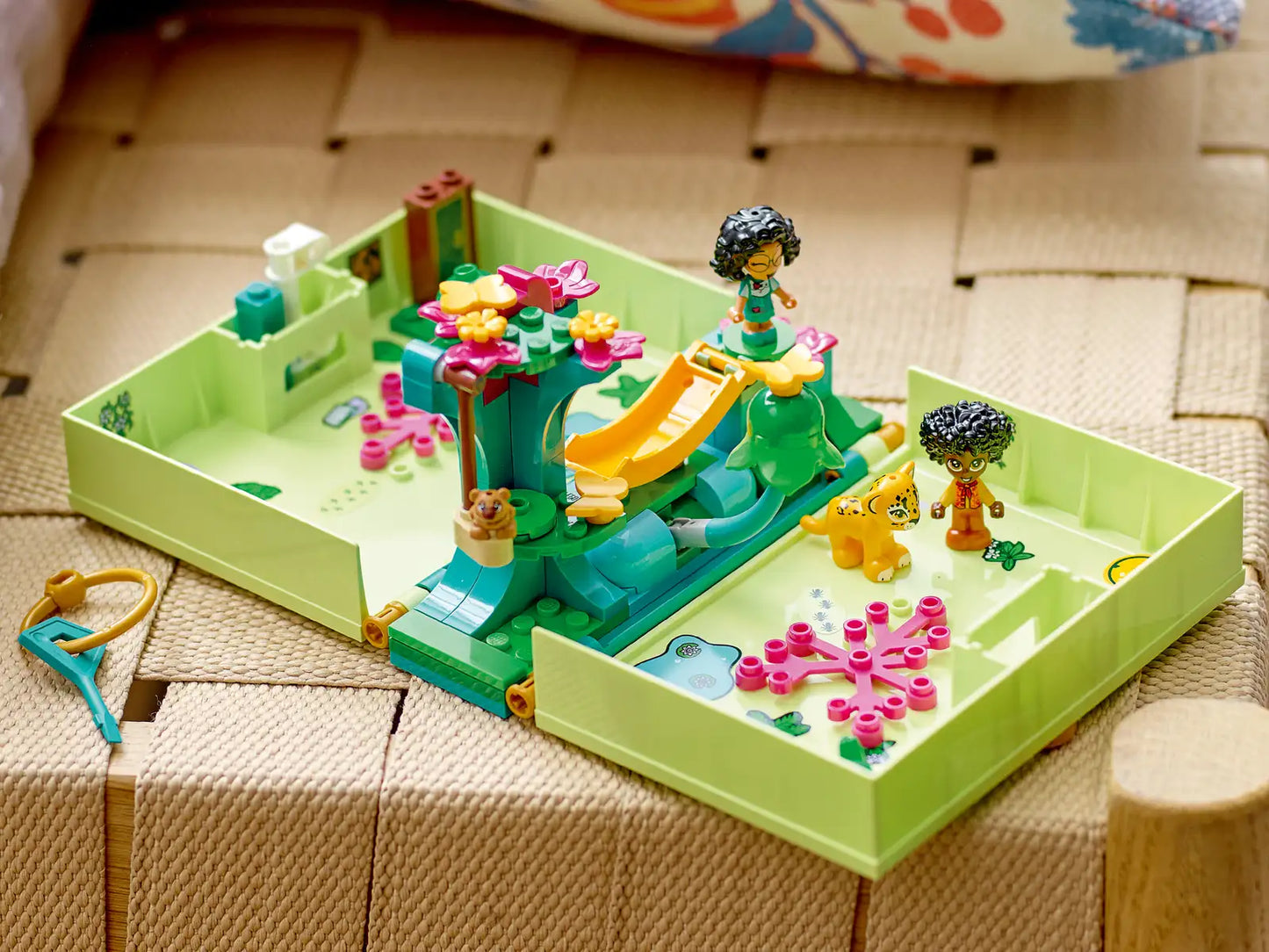 LEGO Disney - Antonio's Magical Door - #43200 (RETIRED)