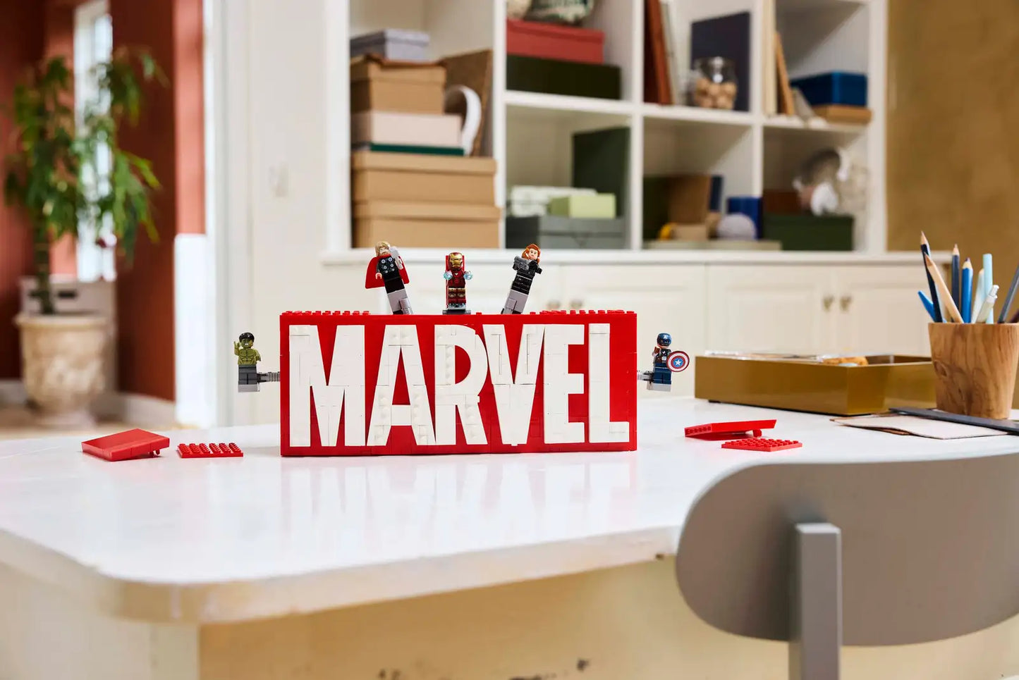 LEGO Marvel - MARVEL Logo & Minifigures - #76313