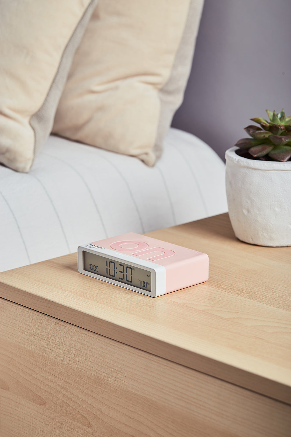 Lexon: Flip Classic x Pantone Alarm Clock - Rose Quartz