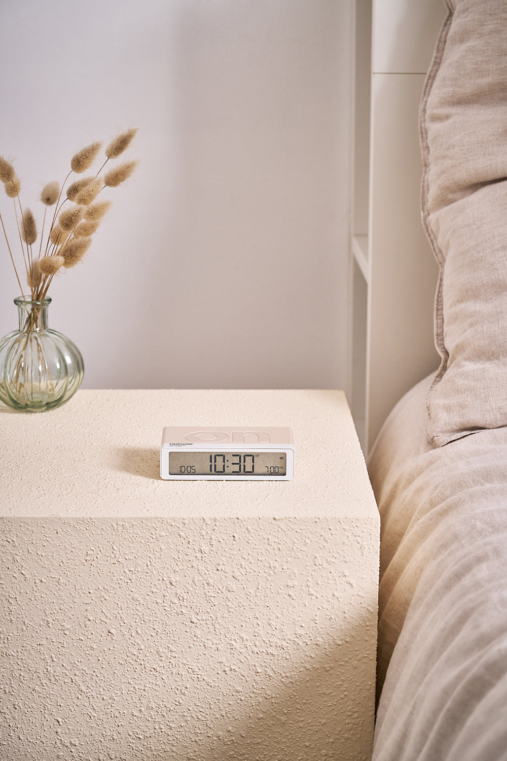 Lexon: Flip Classic x Pantone Alarm Clock - Sand