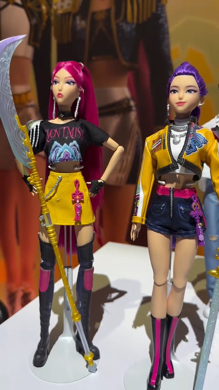 Mattel - KPOP Demon Hunters - Core Fashion Doll - Complete Set of 4 (Zoey, Mira, Rumi, Jinu) [PRE-ORDER AUGUST 2026]