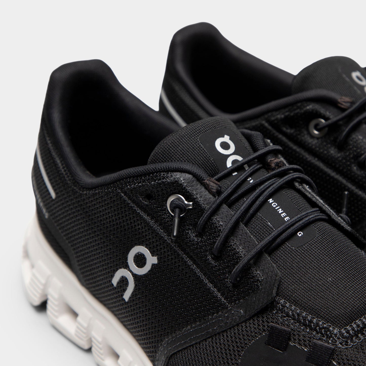On Men's Cloud 6 Black / White - 3MF10070299