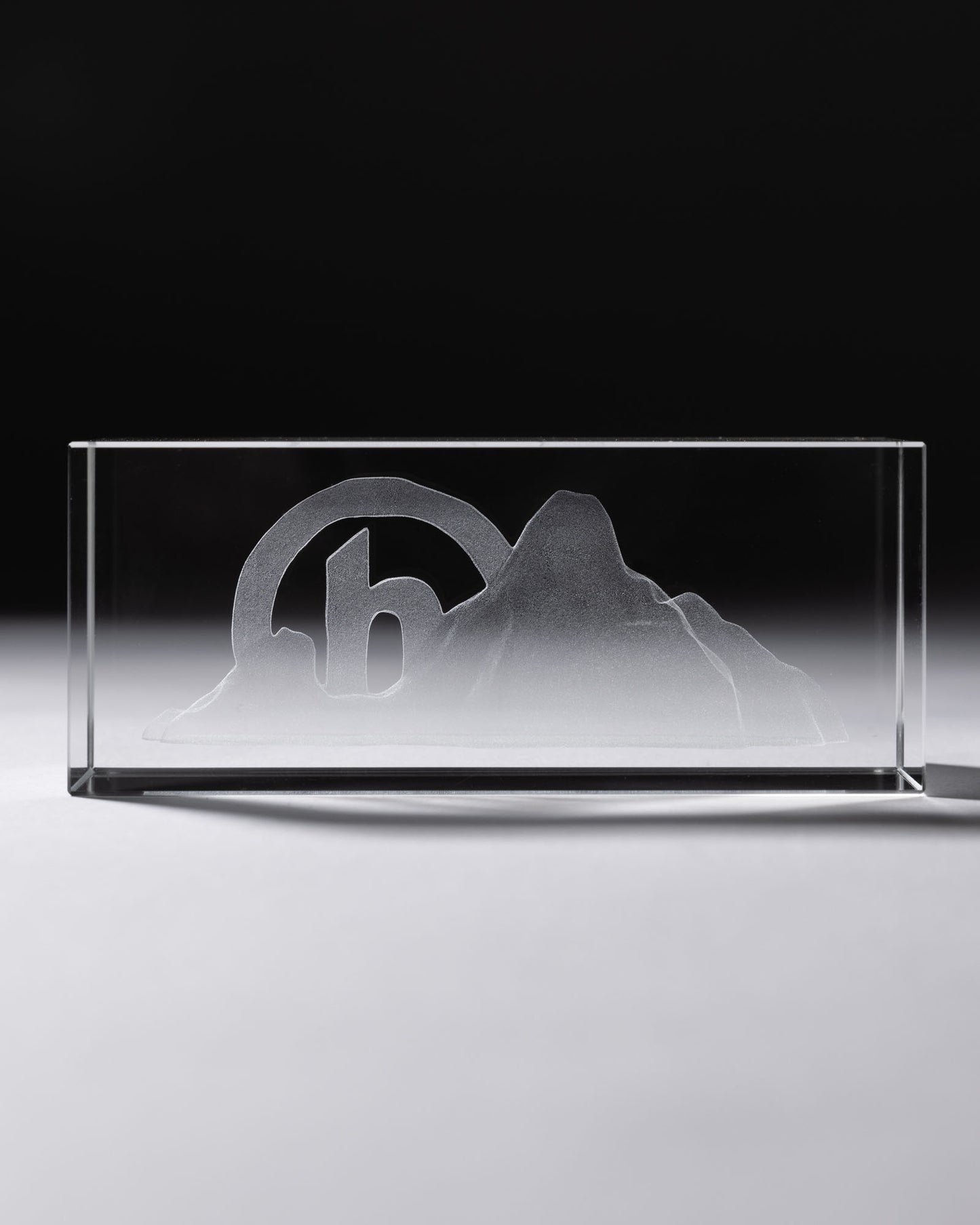 Hidden NY Mountain Cristal Paperweight